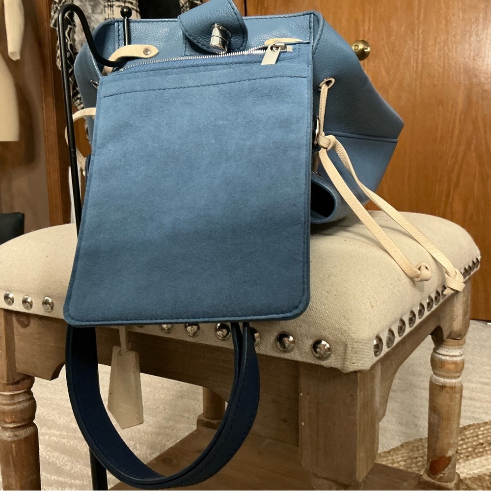 Louis Vuitton Lockme Bucket Bag - Picture 3 of 16